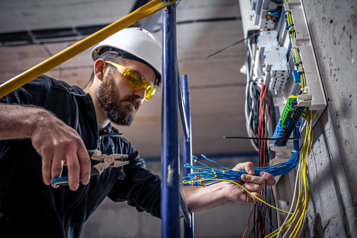 DIY or Professional? When to Call an Electrician